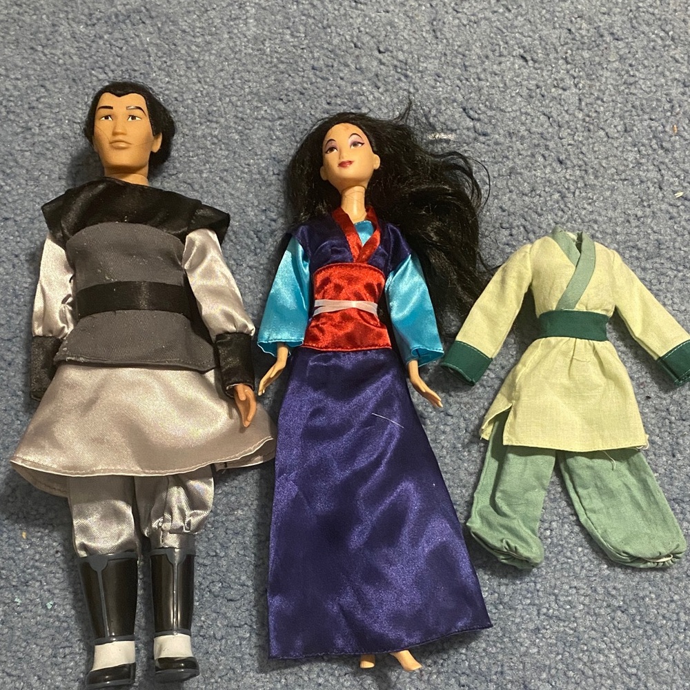 Mulan and Li Barbie doll wirh extra outfit